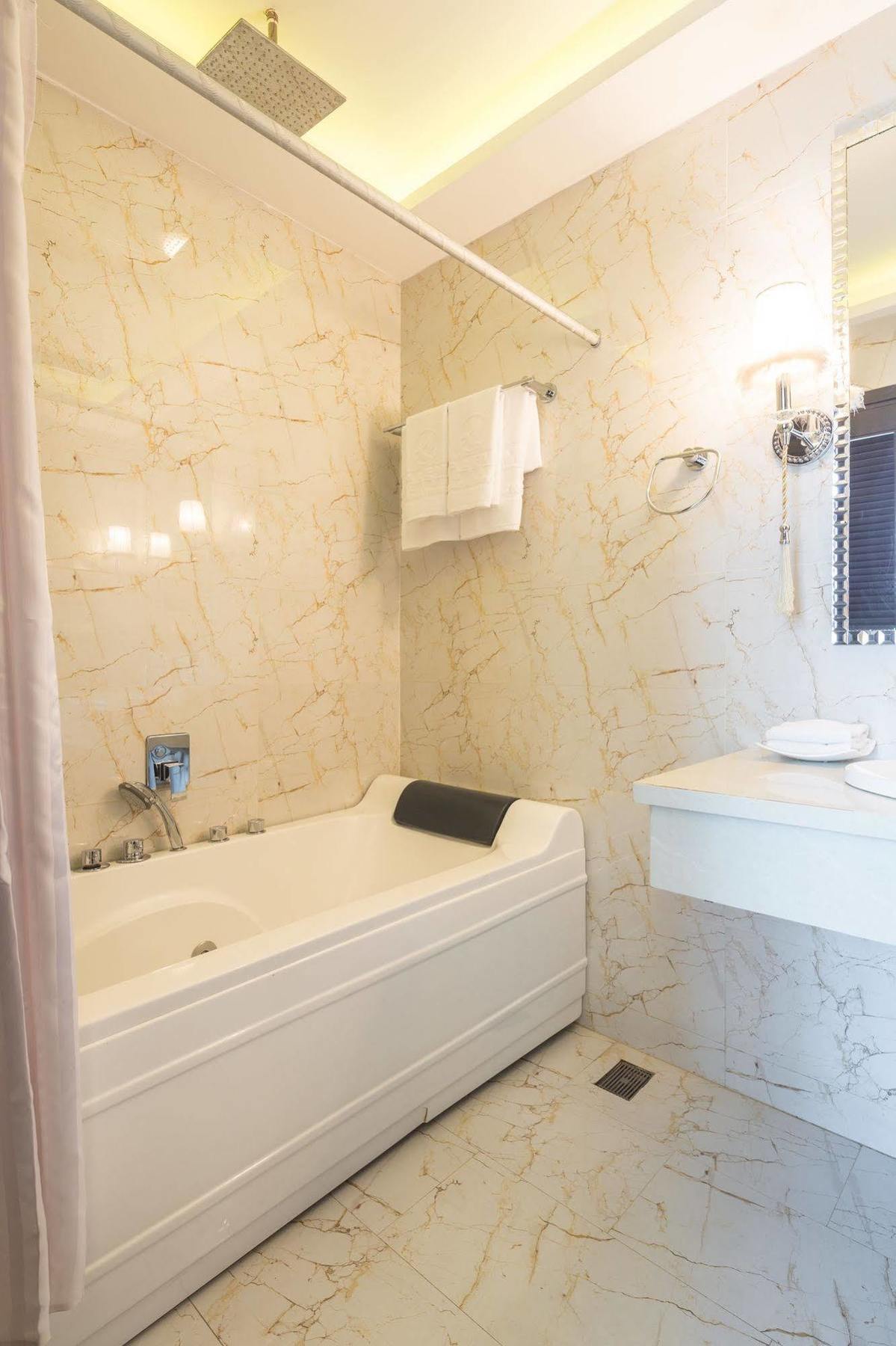 A&Em Hai Ba Trung Hotel Ho Chi Minh City Exterior photo
